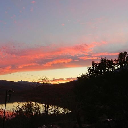 Lake Retreat - Maiella Apartment - Beautiful Lake And Mountain Views Casoli  Buitenkant foto