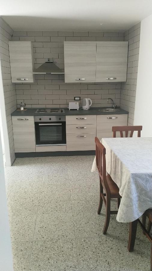 Lake Retreat - Maiella Apartment - Beautiful Lake And Mountain Views Casoli  Buitenkant foto
